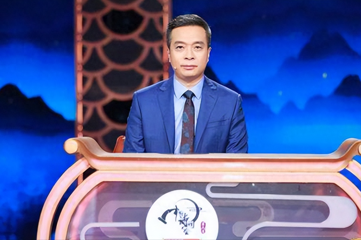 回顾北师大教授康震,现场作诗遭网友质疑:就是个笑话,到底冤不冤?