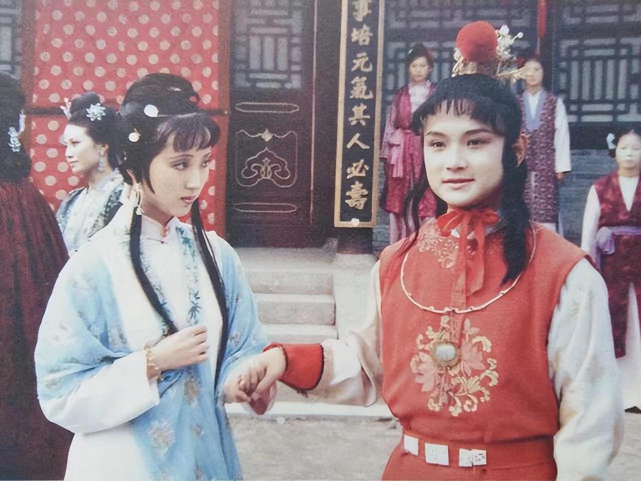 红楼梦:通灵宝玉是何来历?黛玉及其两个丫鬟的原型是谁