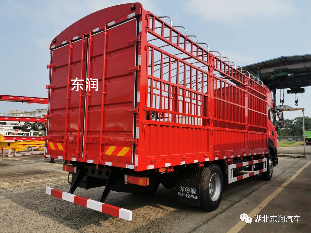 单桥6.8米仓栅半挂车助力卡友高效运营