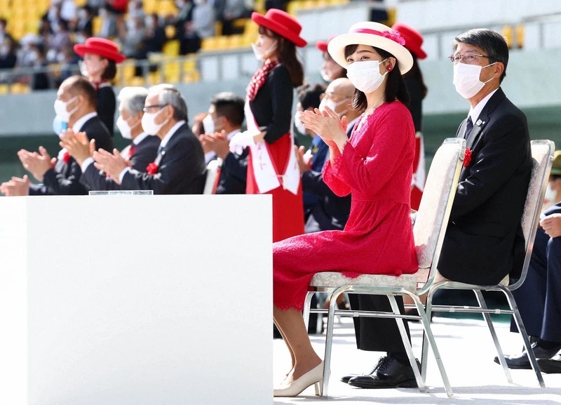 日本佳子公主28岁生日照来啦!身穿白色毛衣,邻家女孩气质拉满!