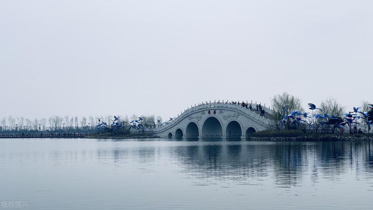 五一假期西湖断桥图片