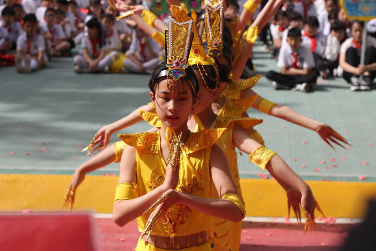 郑州市育华学校怎么样?趣味运动会开幕(图7)