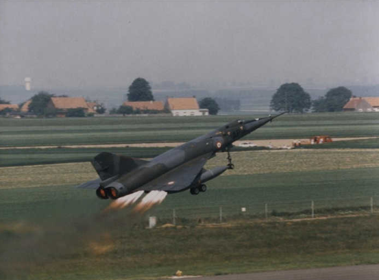 世界上最小战略轰炸机——幻影4