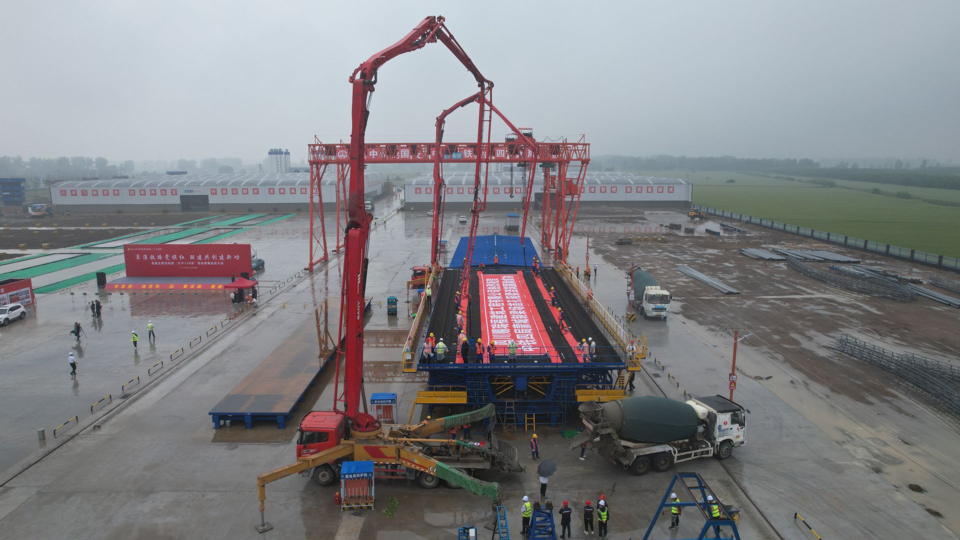 阜淮铁路首片箱梁在蒙城成功浇筑