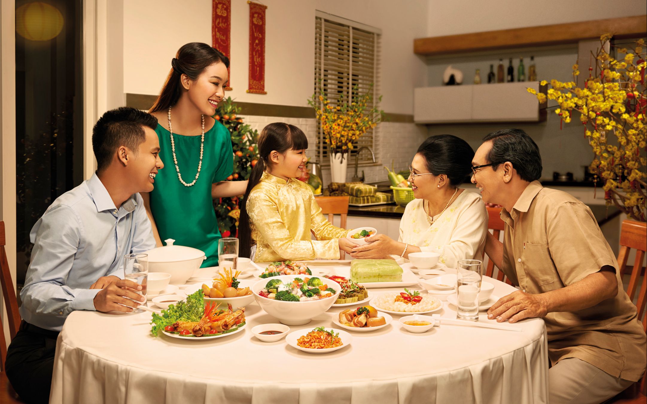 中产家庭标配,银行职员公开3个条件,满足一个你也算中产了