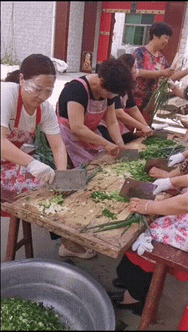 精选爆笑趣图:大妈,你错怪我了,他们是外卖小哥,不是"奸夫"