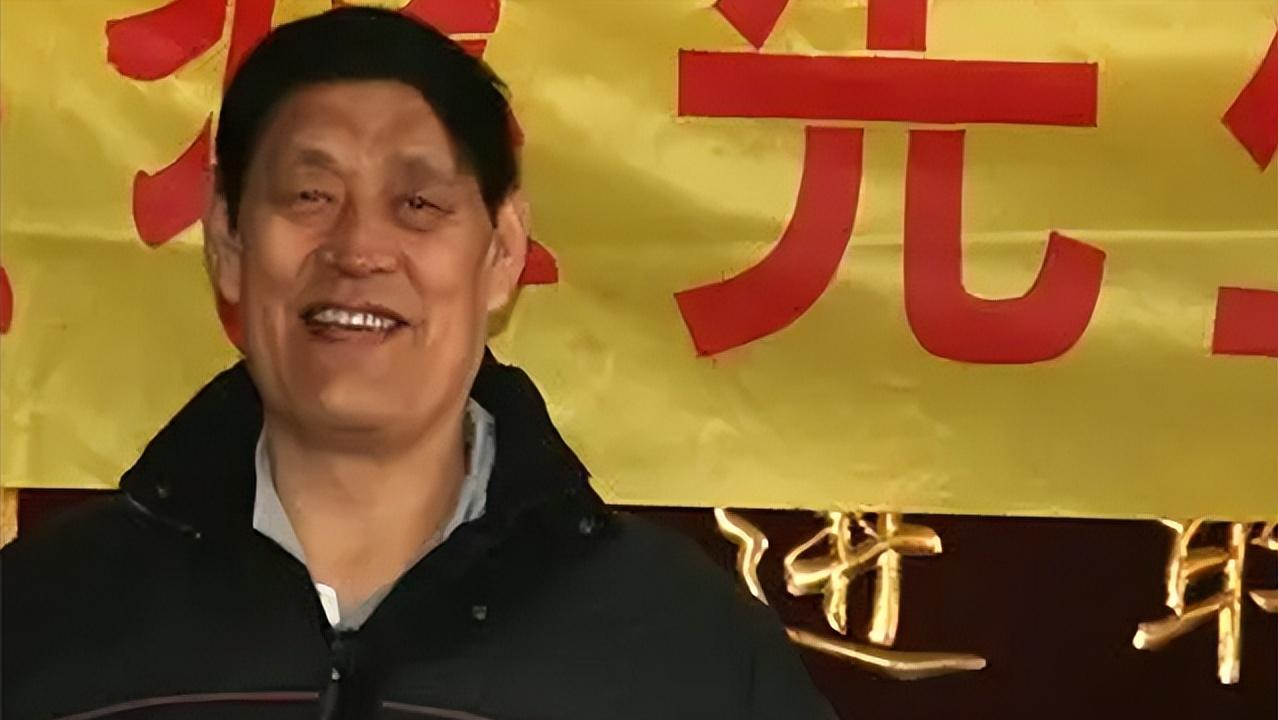 回顾:巨人穆铁柱身高2.28米,一场篮球赛得80分,为何英年早逝?