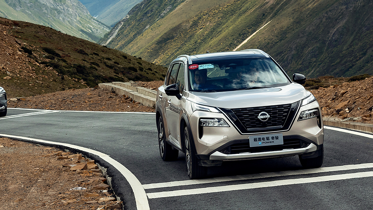 超混电驱奇骏:只加油不充电 四驱性能低油耗 20万拿下顶配