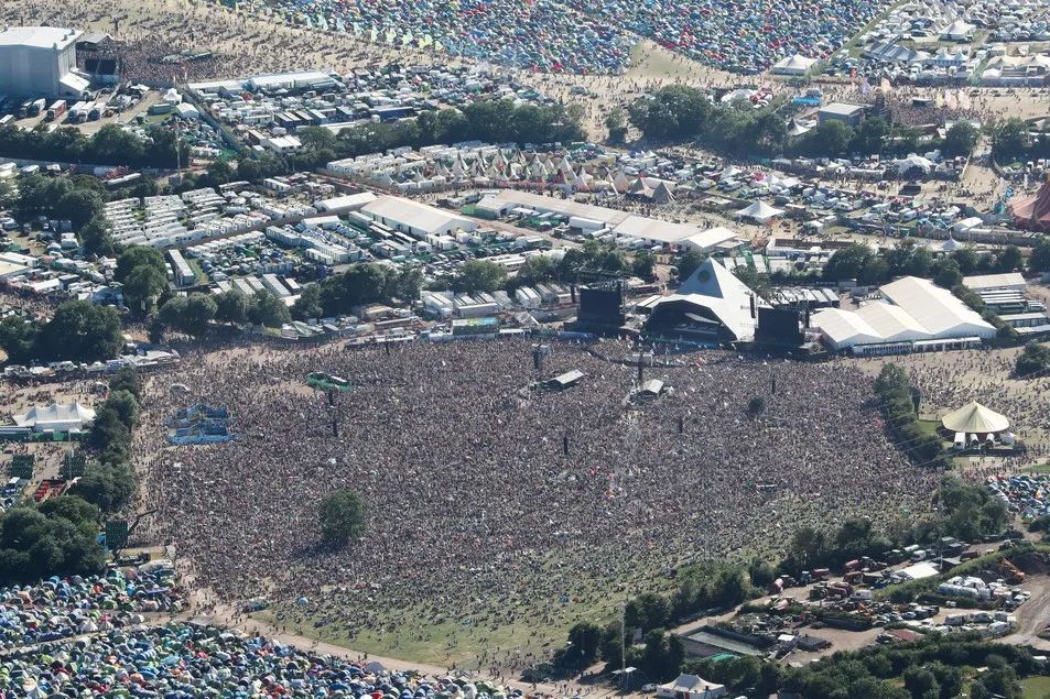 全球最大露天音乐节:2023 glastonbury 数十万乐迷忘情狂欢!