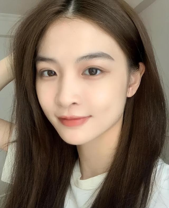手是女生的"第二张脸",如果想改善手部皮肤,平时要做好这几点