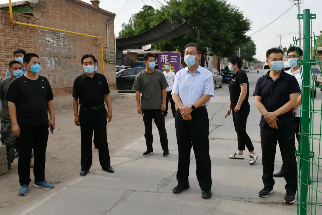 县委书记牛颖建深入雄州镇调研检查疫情防控工作