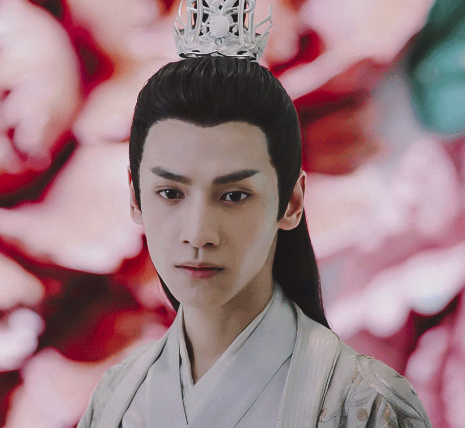 就在墨燃深陷入背叛师门的痛苦时; 同时楚晚宁也发现墨燃的叛逆和