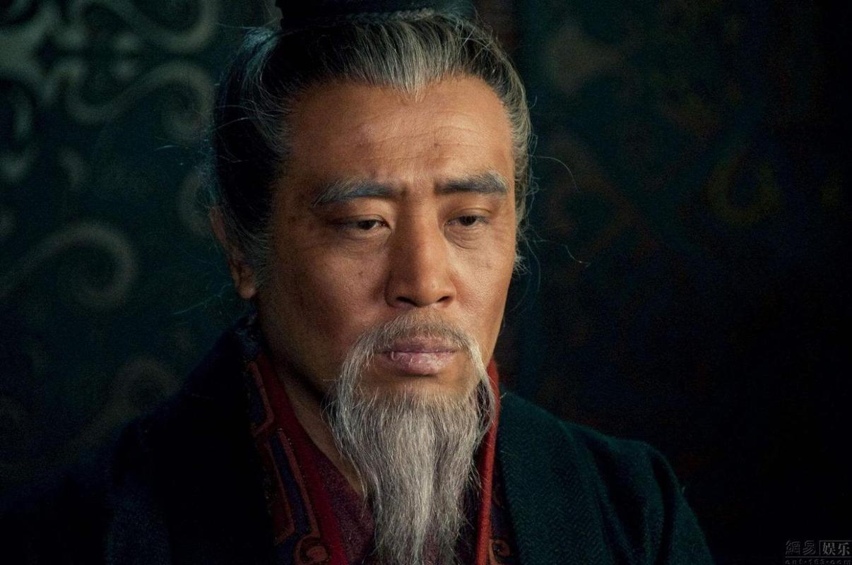 汉昭烈帝刘备从卖草鞋的小贩到创立蜀汉的先主有什么秘诀