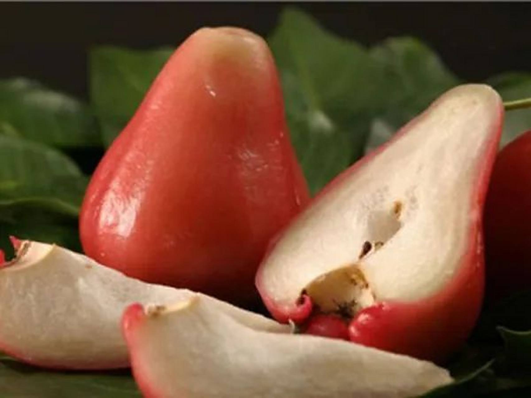 莲雾果,是一种热带水果,形状类似于草莓,口感清香可口.