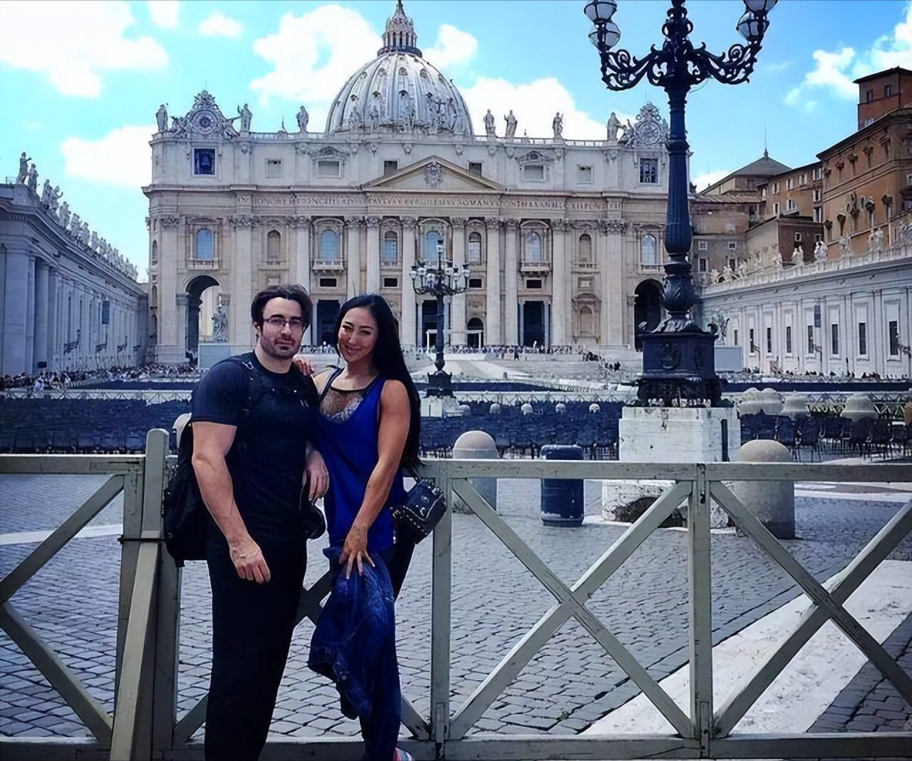 体坛健美冠军女神牟丛:38岁仍身材完美,扬言更"喜欢"黑人