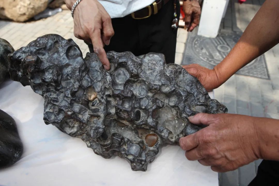 科普助力"追星热"——第九届临淄齐国商城陨石科普展