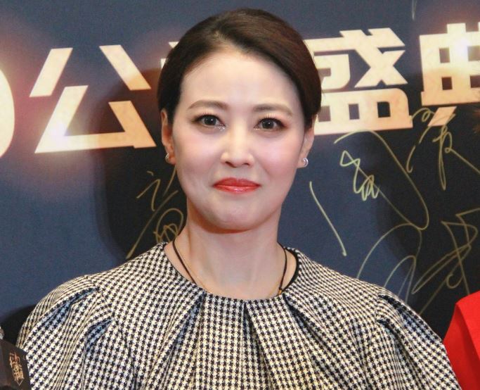 周海媚:90年代tvb花旦,不结婚不生子,55岁一人生活在北京