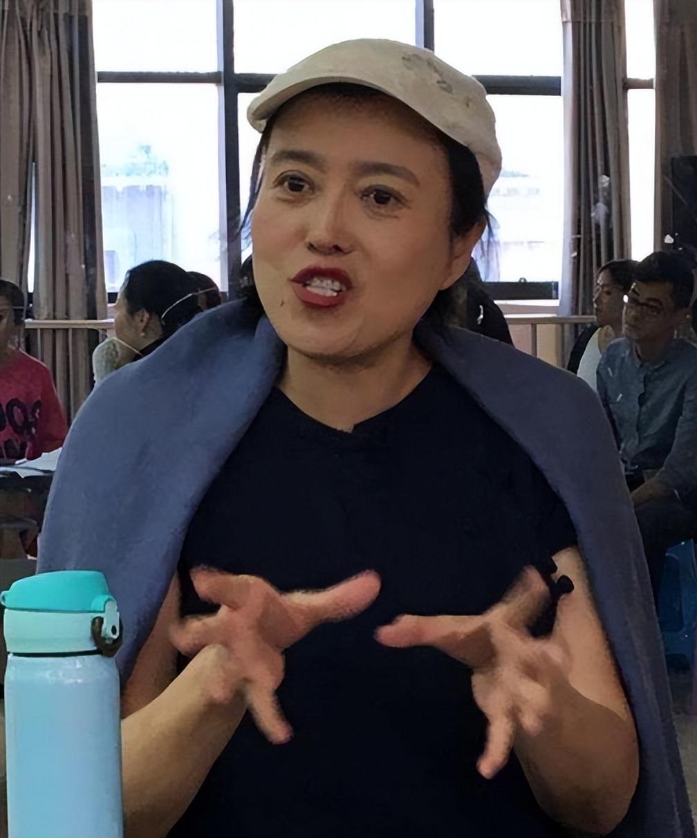 "一级演员"丁嘉丽:当众扯掉"遮羞布",观其一生让人唏嘘不已