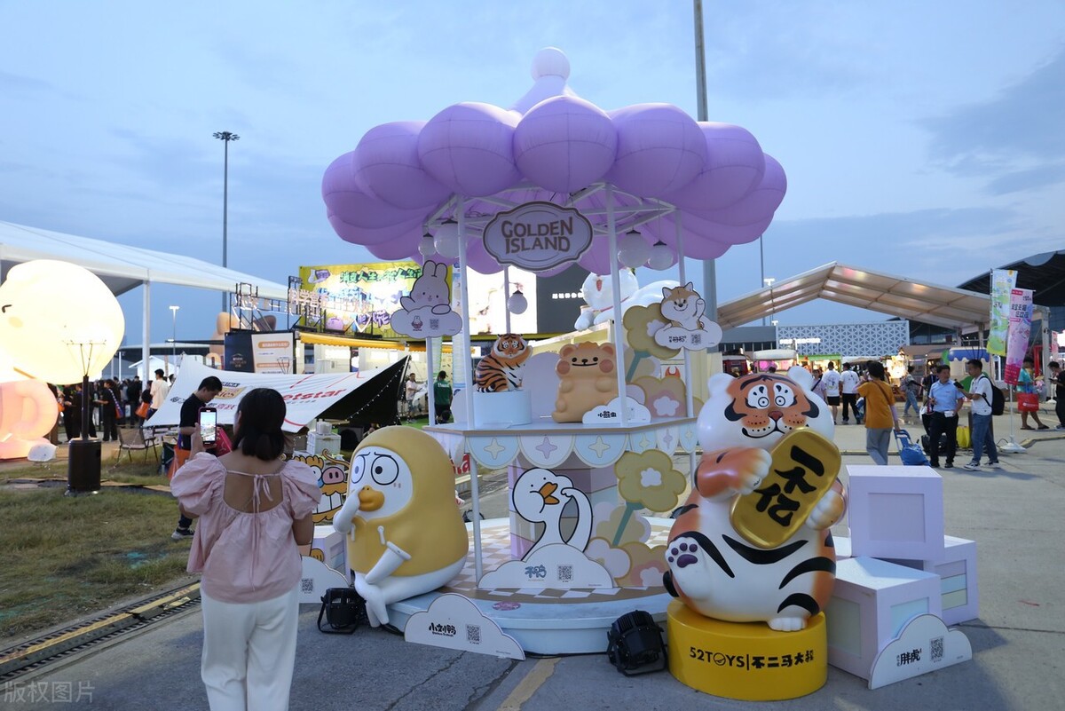 第25届亚洲宠物展览会:草坪夜场欢聚,宠物与主人共度夏令营