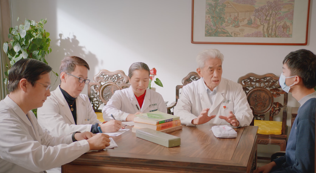 国医大师薛伯寿,86岁仍在坚持坐诊,得益于他不花钱的养生秘诀