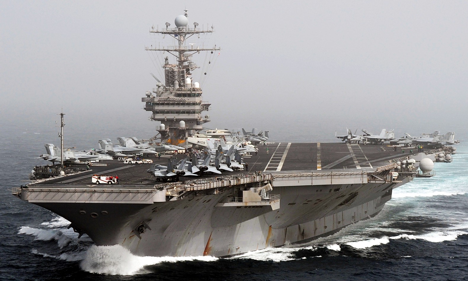 历史上的今天 1988年2月13日 林肯号航空母舰下水(林肯号图集)