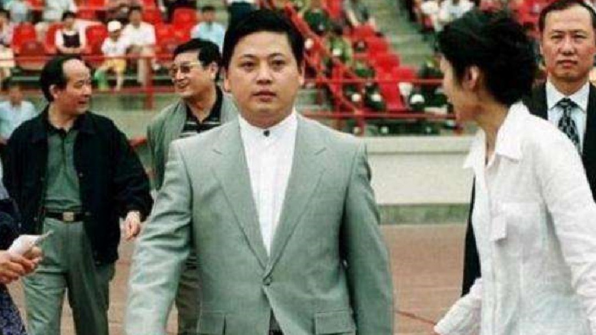 中国包机第一人王均瑶,38岁因病去世,长子数年连登胡润富豪榜