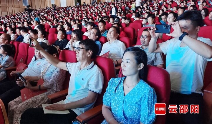 第三届贺绿汀音乐节"长歌未央"专题文艺晚会精彩上演