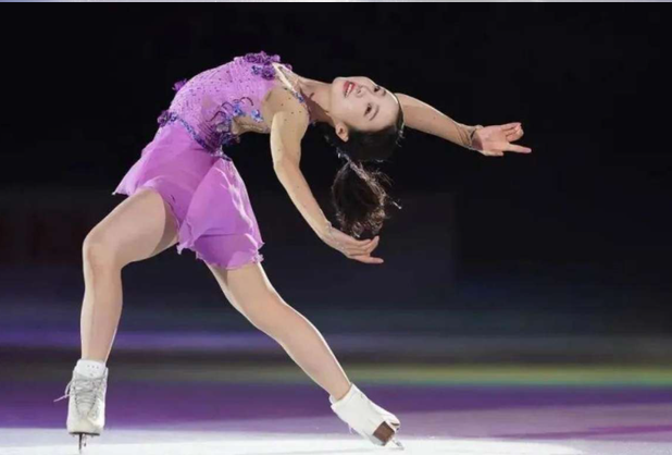 索尼娅海妮第一次在奥运会获得金牌是什么项目?这是一种什么运动