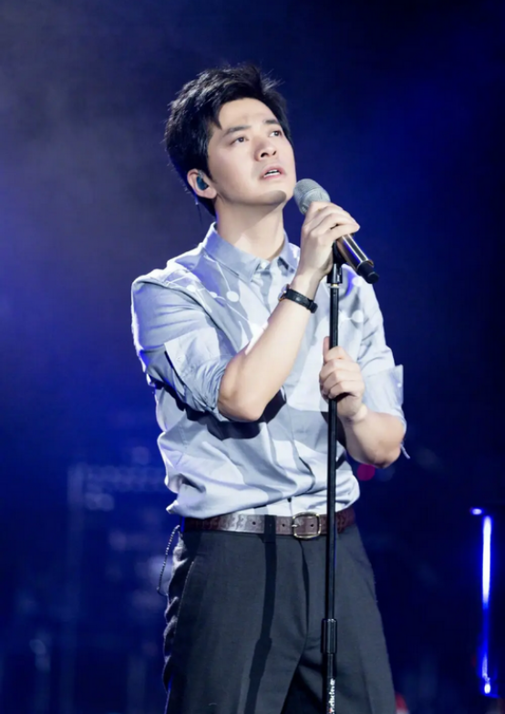 从月薪4000到身价过亿,"不想红"的李健,究竟有何魅力?