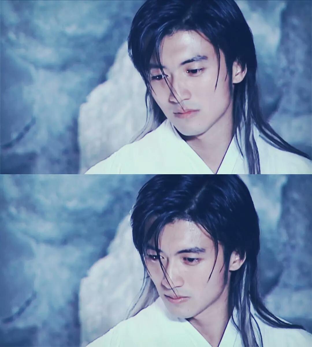 谢霆锋后台玩蝴蝶梳的样子,真的很像反派!甄子丹都要示好的那种