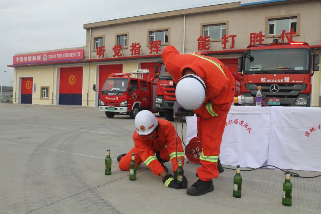 建三江溼地機場消防大隊聯合中國航油建三江供應站開展實戰演練