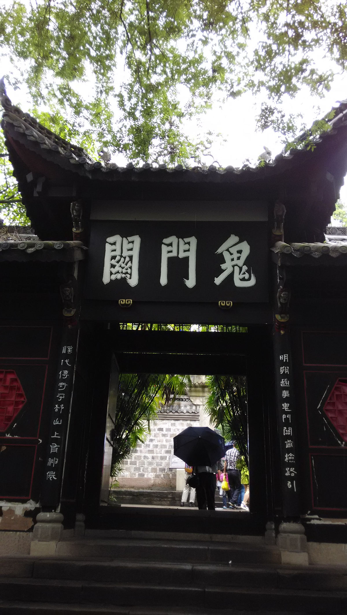 现实版"阴曹地府"你见过吗?白天熙熙攘攘,夜晚究竟有多吓人!