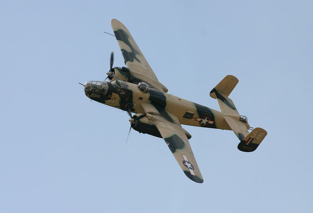 b-25"米切尔"是美国北美航空公司20世纪40年代初生产的中型轰炸机.