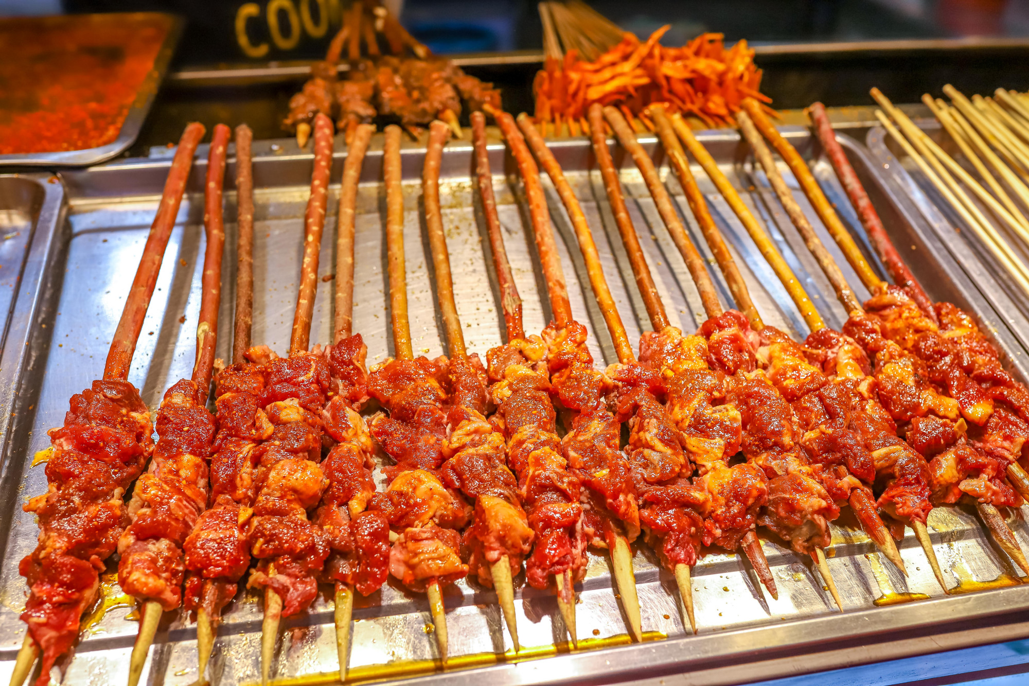 宁夏银川有条美食街,30元可以吃到撑,一到晚上人挤人