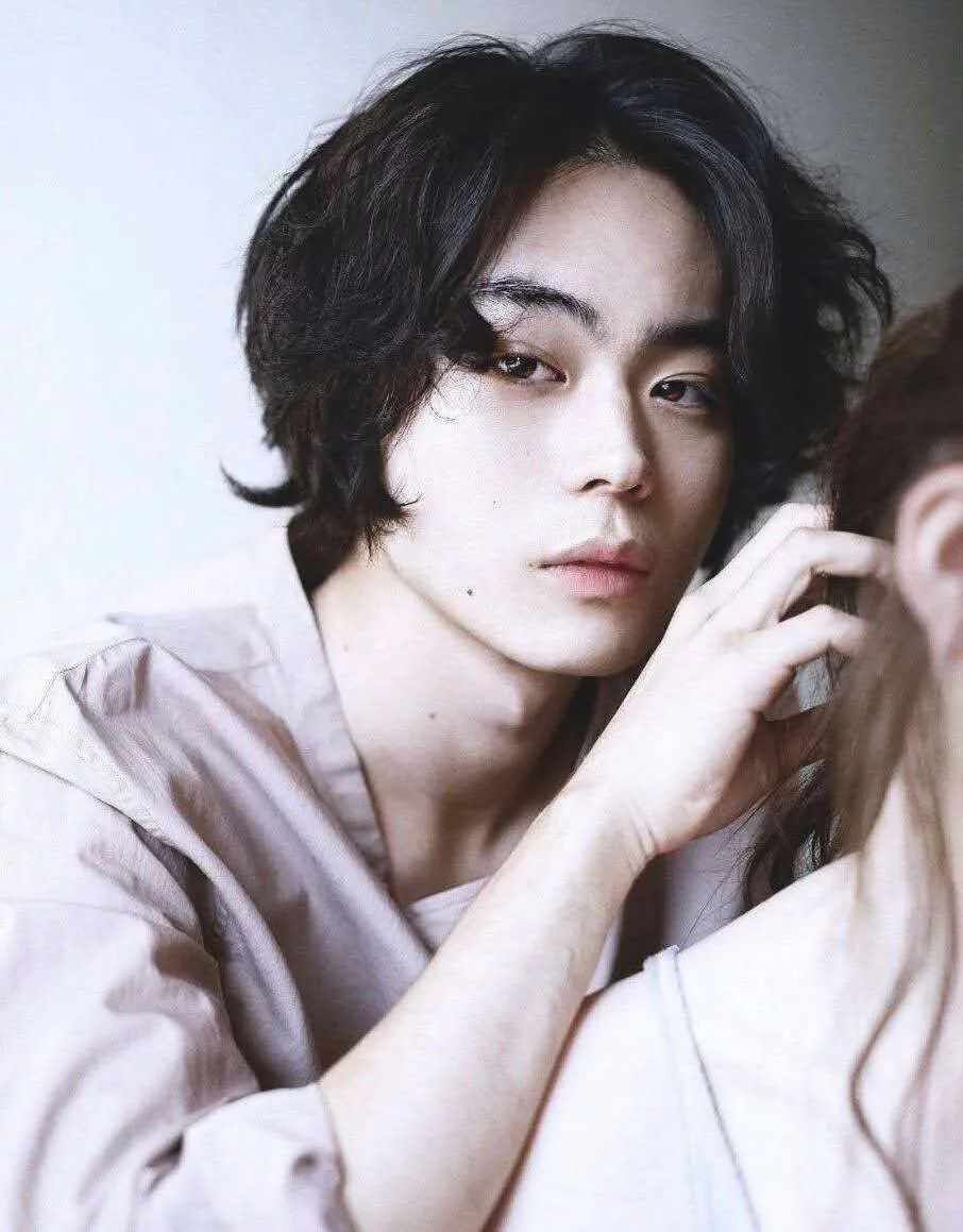 小松菜奈x菅田将晖官宣结婚!三度合作生情,同居5个月