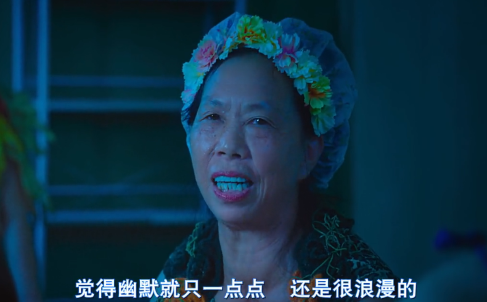 2011年,周星驰海选奇丑无比的老太太,却意外捧红了一位群演
