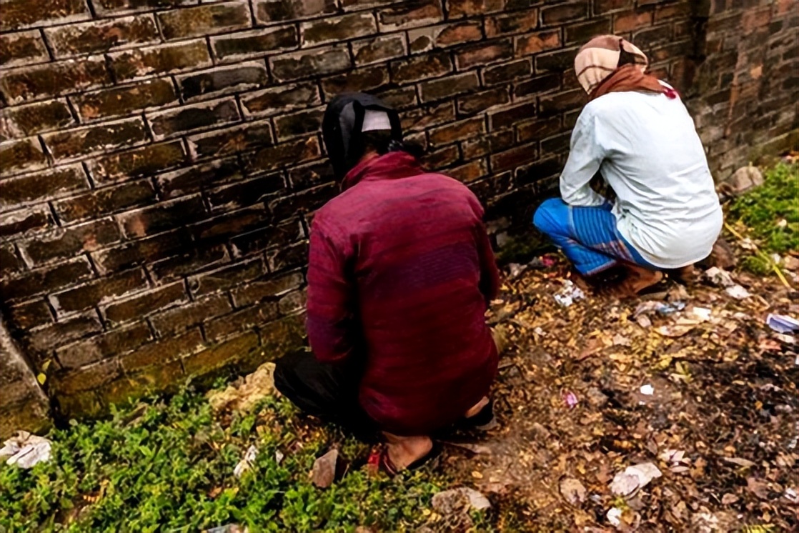 让印度甘拜下风的孟加拉究竟有多脏?女性随地大小便,遍地是垃圾