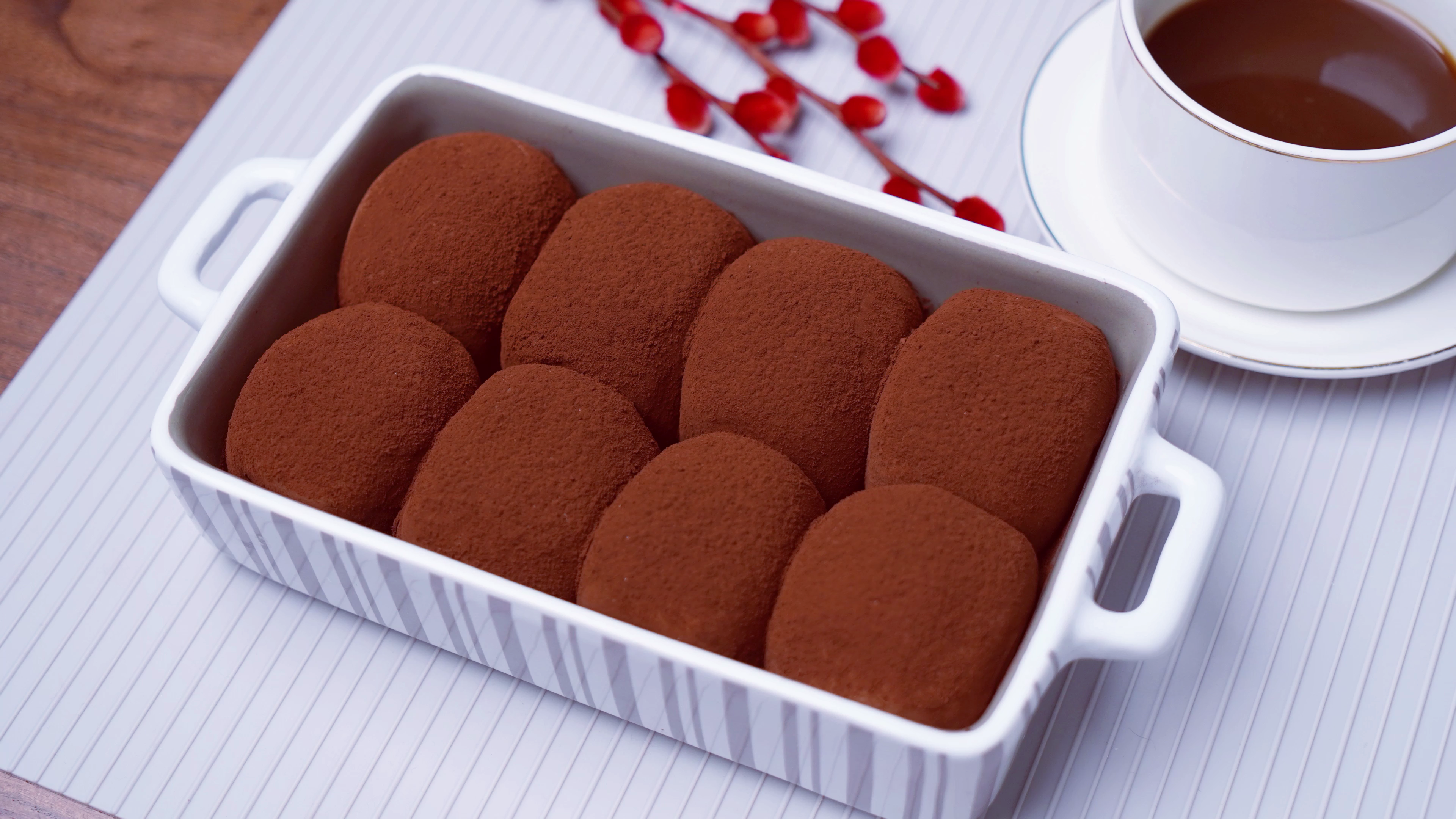 做了一款提拉米苏糯米糍,软糯拉丝好吃,发完朋友圈约会的人暴增