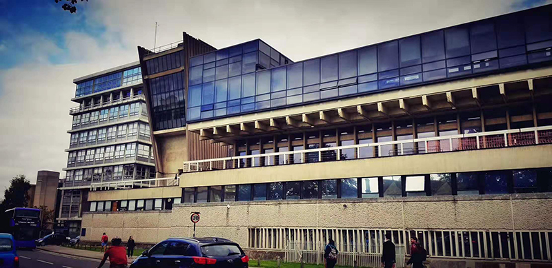 英国牛津大学法学院