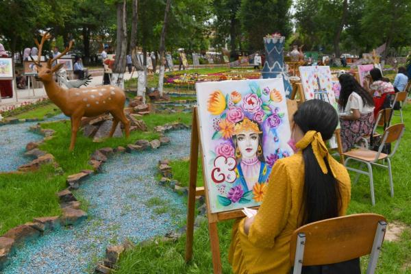 乌兹别克斯坦纳曼干鲜花节开幕
