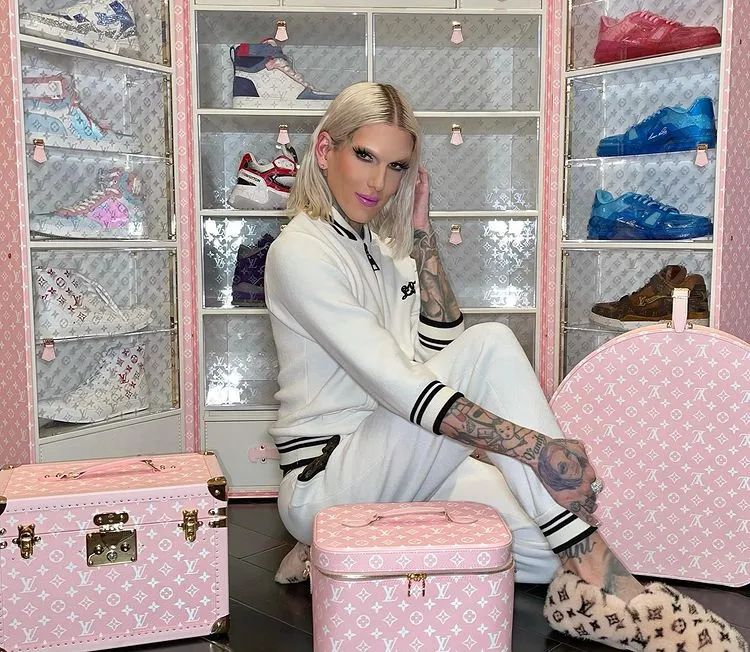 欧美超火美妆博主j姐,从500美元到上亿豪宅,这样的炫富看着才爽