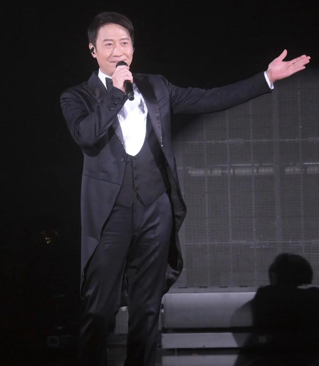 黎明办演唱会,阿wing陪5岁女儿秘密到场,与台上黎明开心互动