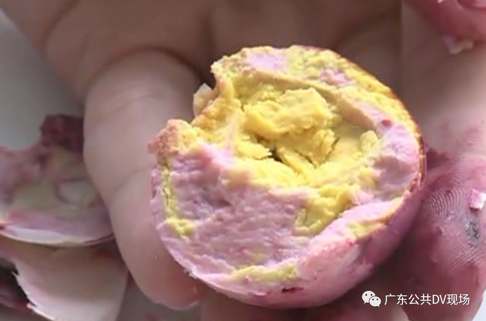 热点|女子煮了三个鸡蛋，有一个竟是紫色的！还有红色液体，专家这么说