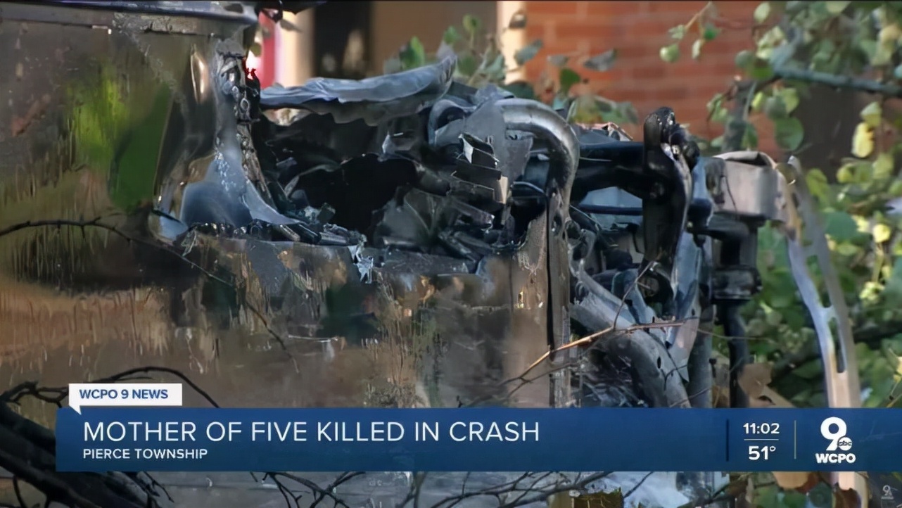 太惨了车祸后电池短路不断起火美国女子被困特斯拉汽车中活活烧死