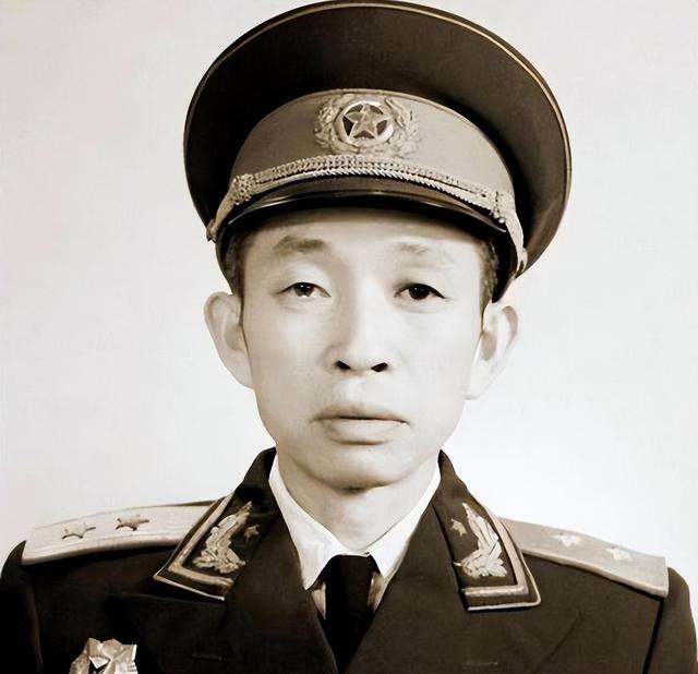 刘志坚上任昆明军区政委后,立即找王必成说:我带来邓公三道密令