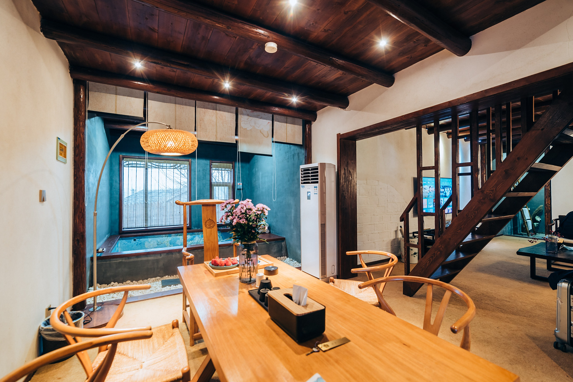 入梦——汤山民宿,青山黛瓦迷蒙雨,竹影残灯土坯房