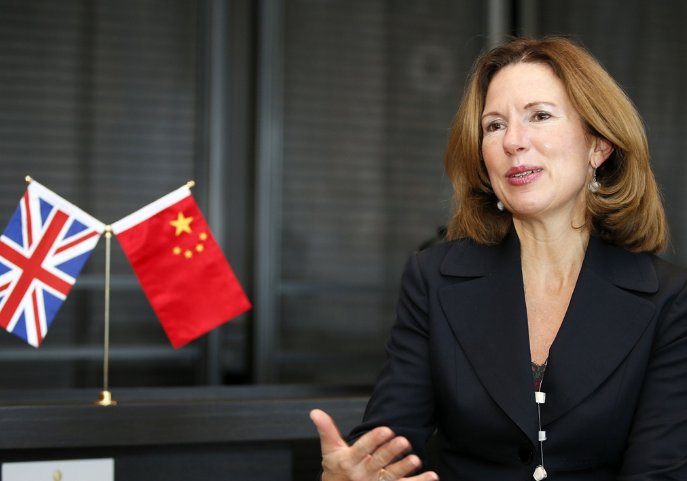 英国驻华大使发文"秀下限":外媒抹黑,造谣,只是为了中国更好