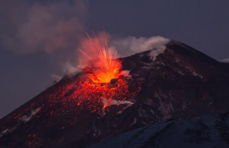 庞贝火山爆发手冲图片