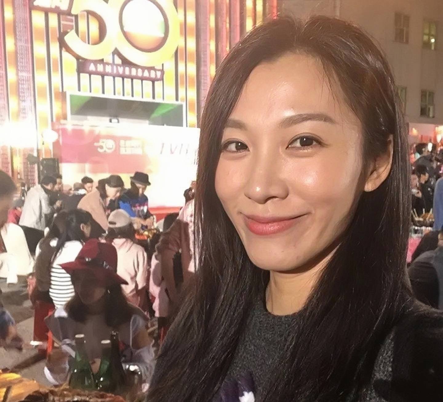 香港豪门阔太太李美慧确诊!有发冷症状,染病疑与未消毒手机有关
