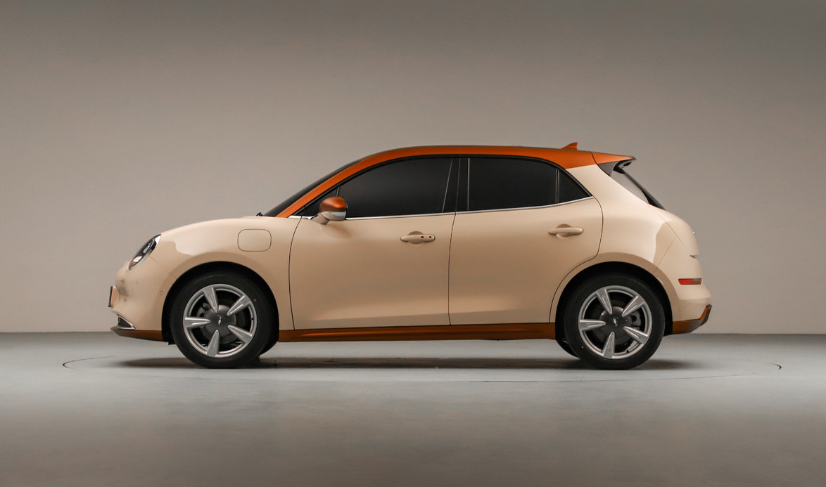 "国产甲壳虫"亮相,配保时捷蛙眼大灯,内置贯穿大屏,买吗?